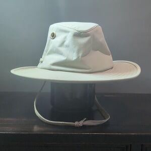 The Tilley Hat The Endurables Khaki Sun Protection And Ventilation Size 7.25"